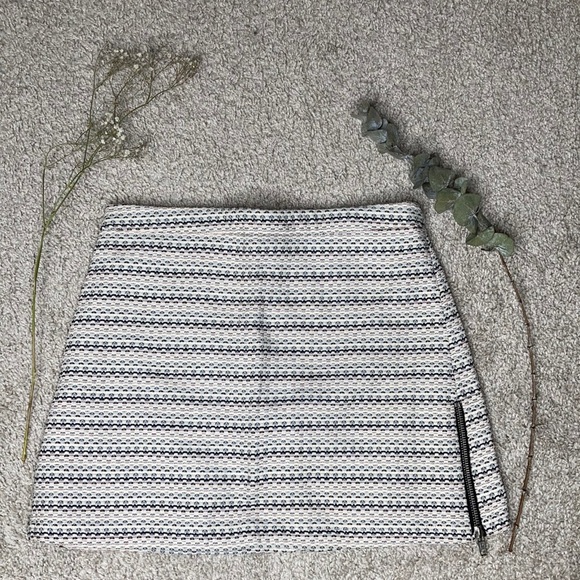Topshop Mini Skirt ๐ป| Size 4 - Picture 1 of 8